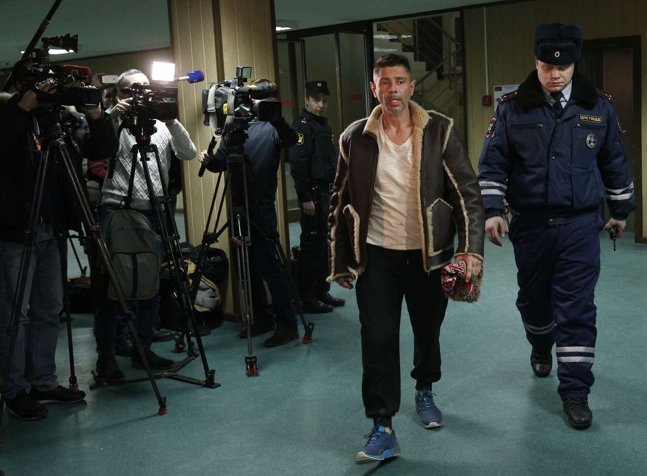 Валерий Николаев продолжает ездить на машине и нарушать ПДД