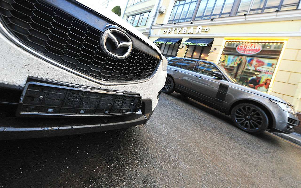 За парковку автомобилей без номеров будут лишать прав