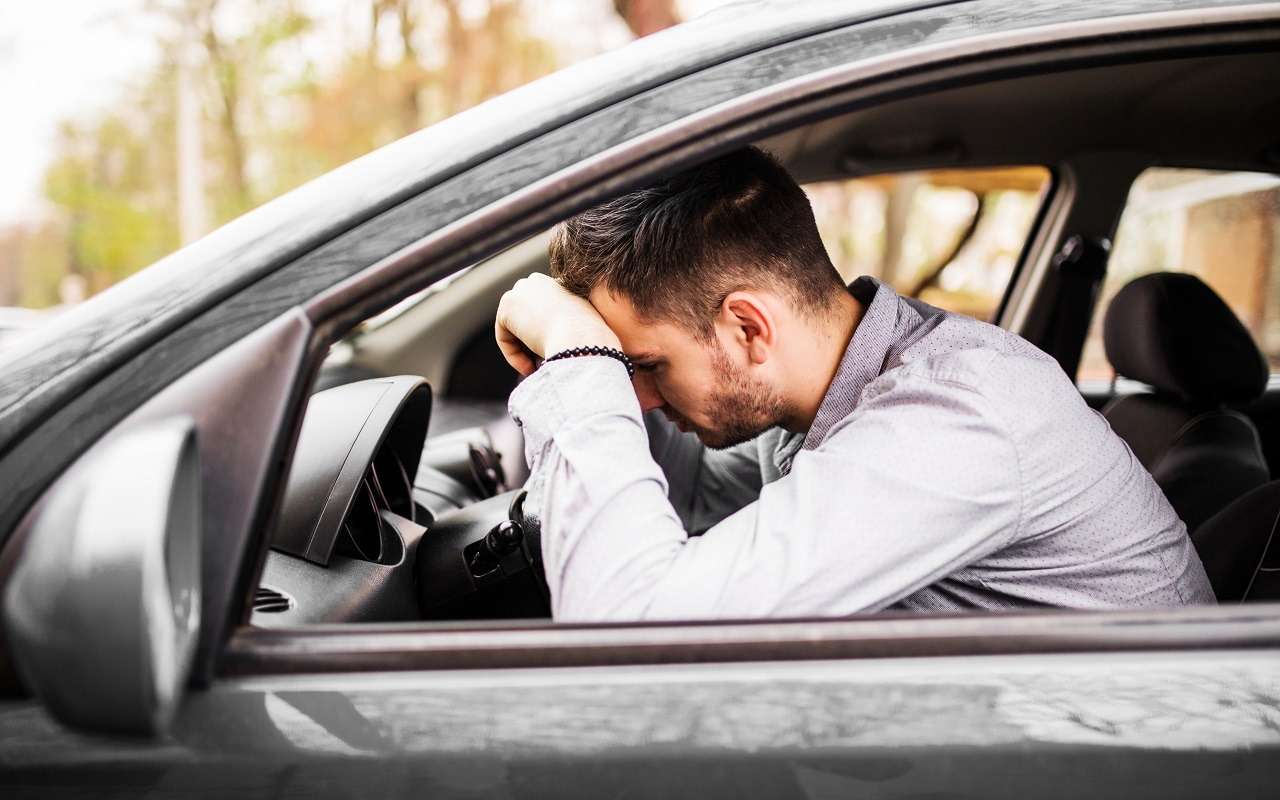 Спасите спину в дороге: простая разминка, которая работает на ходу