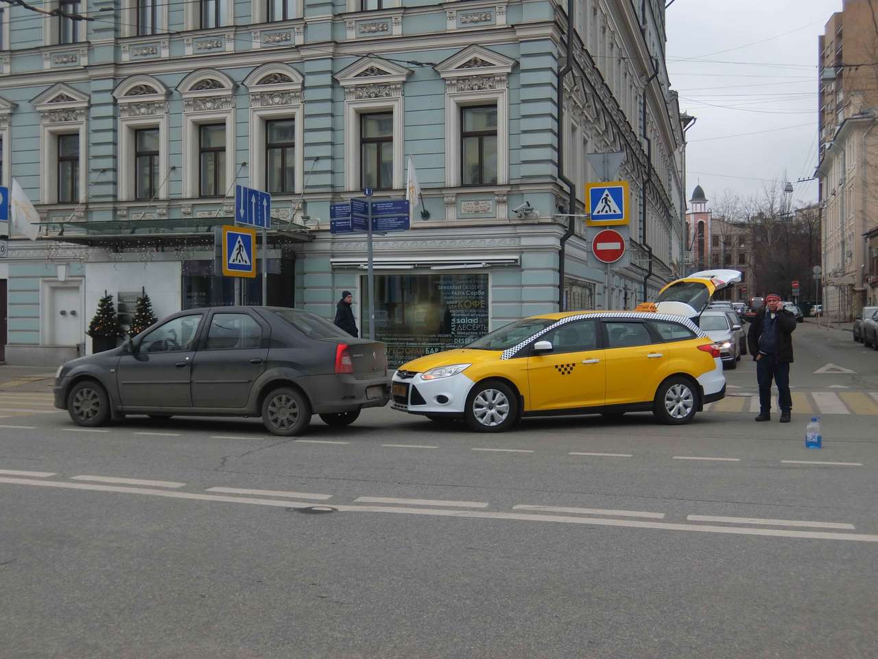 В Минтрансе уверены, 99 % аварий с участием такси происходит из-за изношенного автопарка.