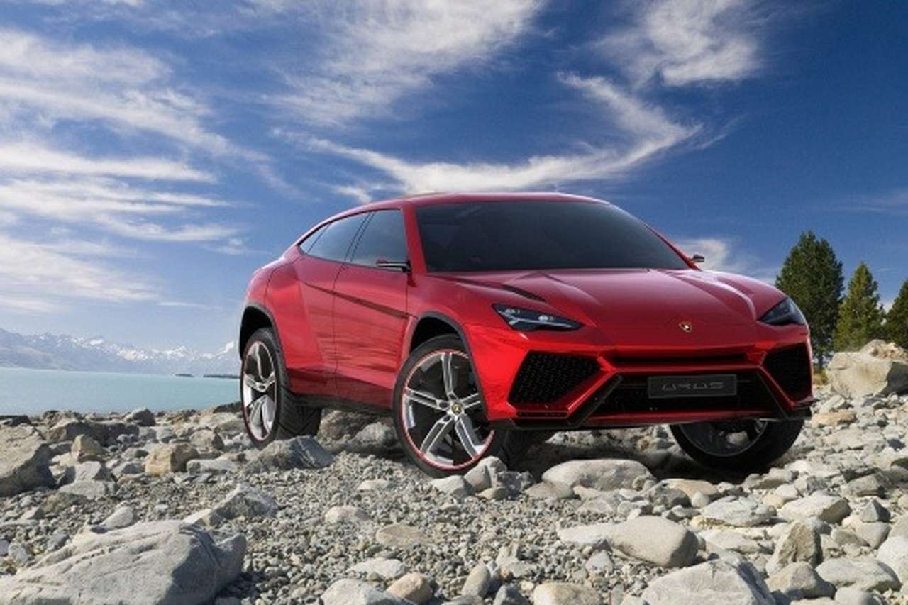 В Lamborghini оговорились, что коробка передач будет с двойным сцеплением. Она тоже сыграет свою роль в снижении выбросов CO2… до минимальных в классе – такова одна из основных целей итальянского суперкаростроителя