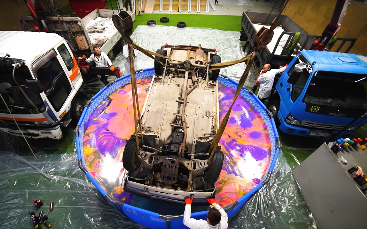 Аквапринт: окунули машину «с головой»