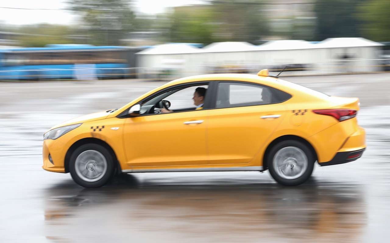 Эксперты выяснили, сколько россияне тратят на такси и каршеринг — расходы растут