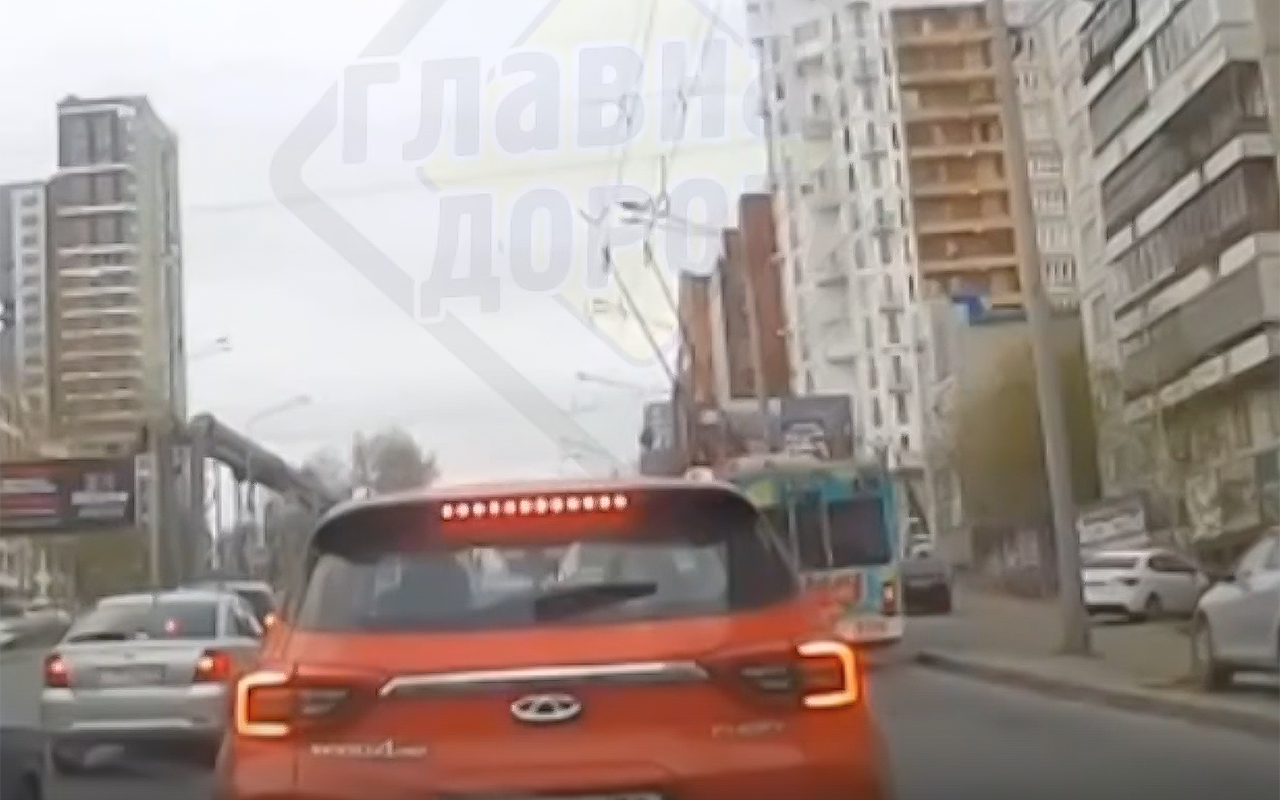 Как разогнать пробку? Троллейбусом! (видео)