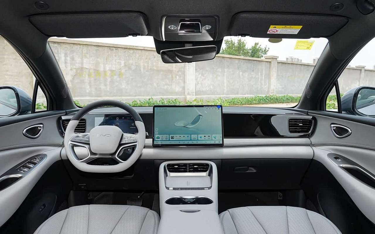 Интерьер BYD Sea Lion 06