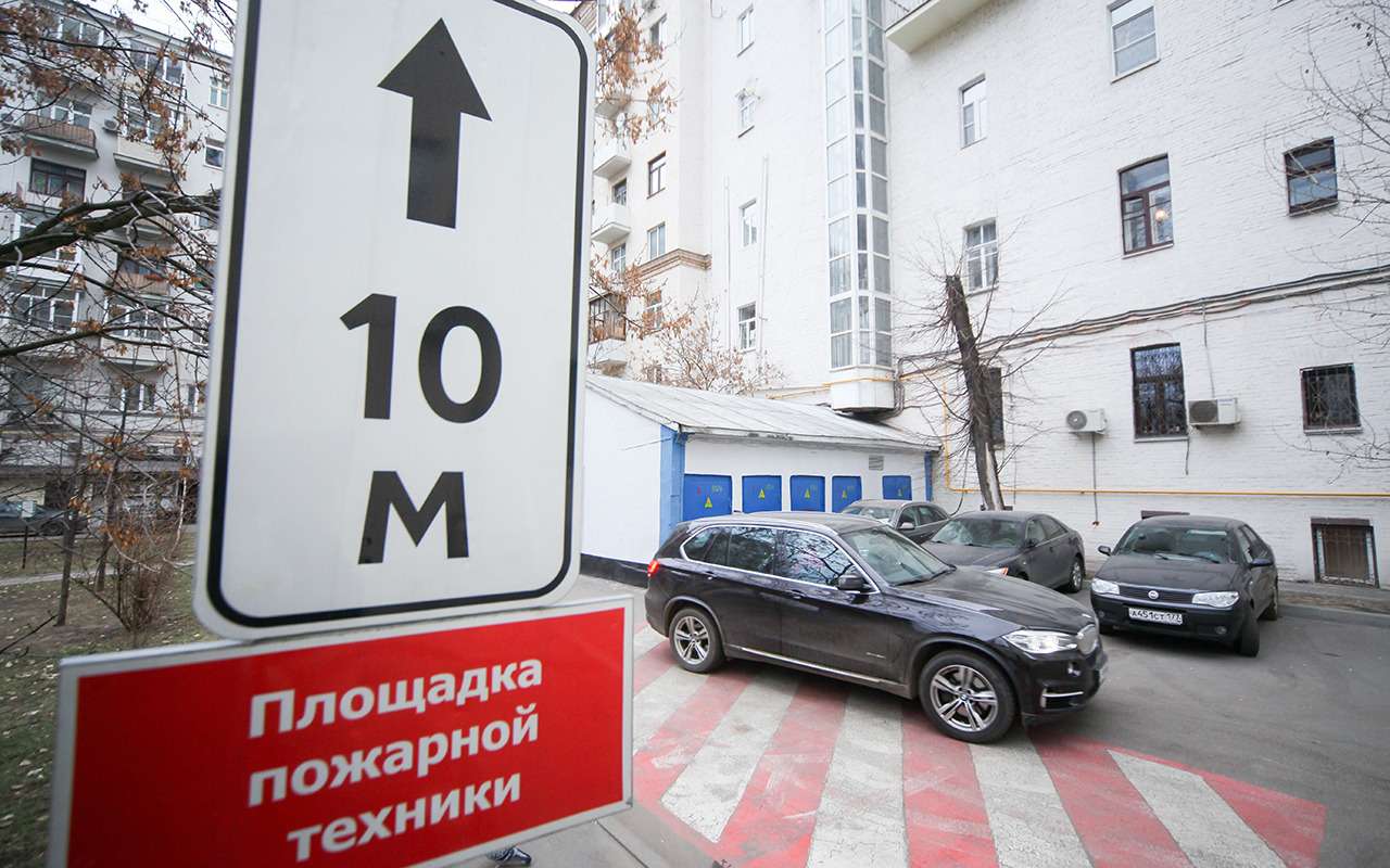 За парковку на «красных квадратах» будут штрафовать