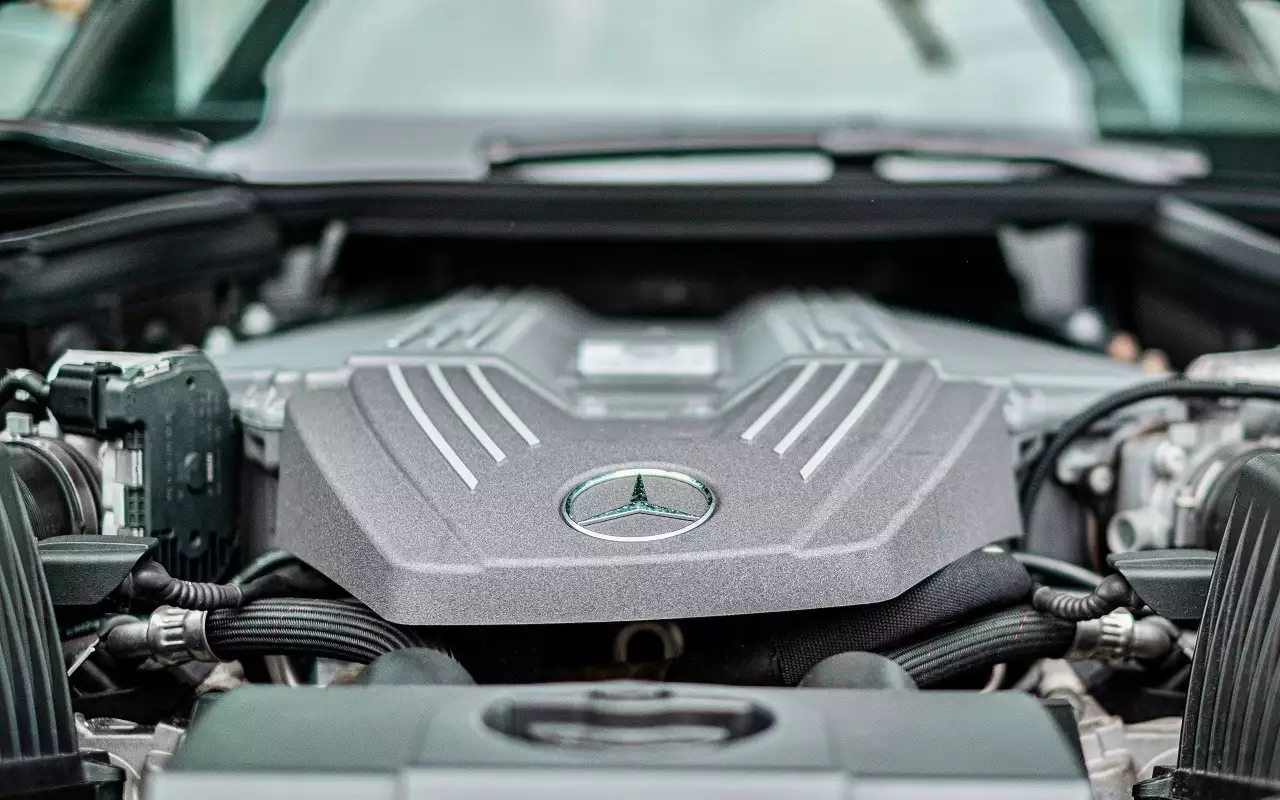 Mercedes хочет оснащать свои машины моторами от немецкого конкурента