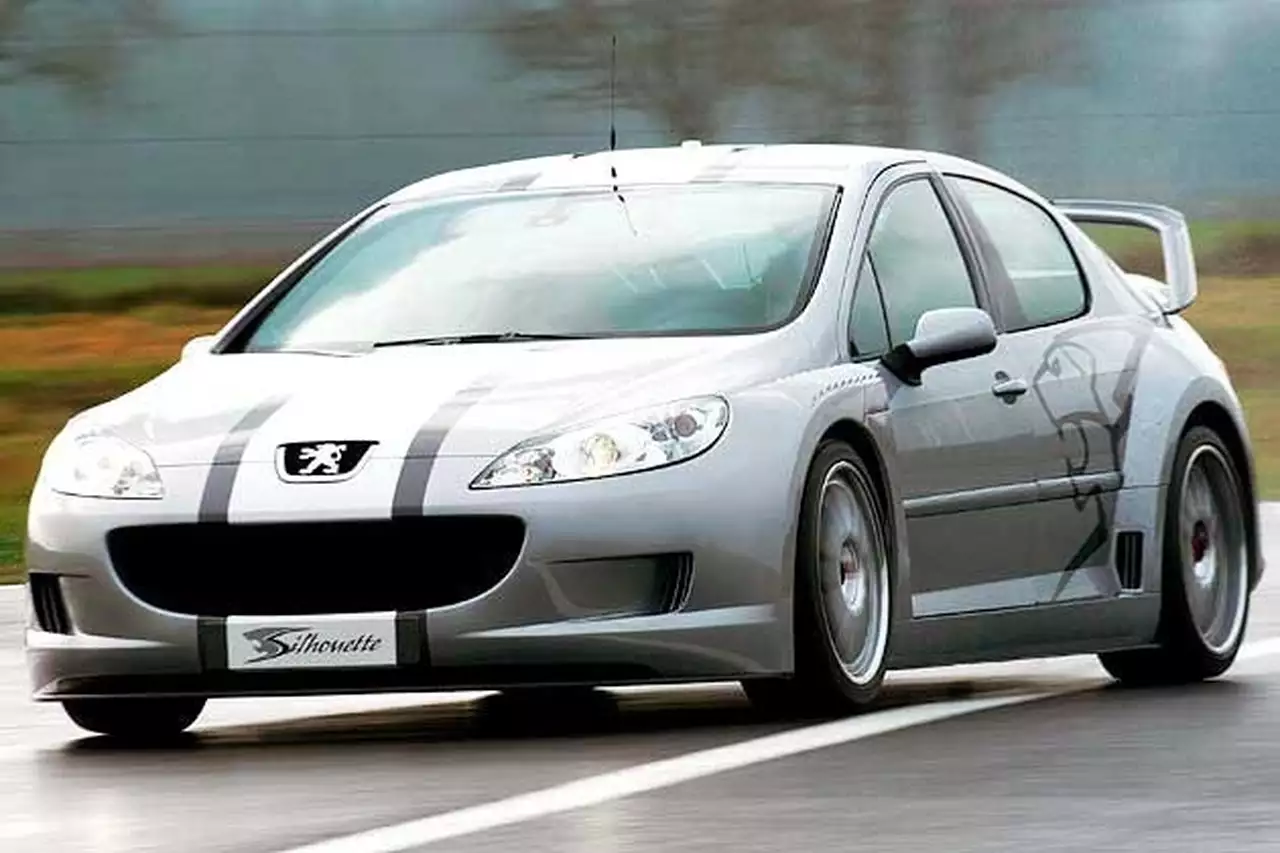 Peugeot 407 готовится к дебюту
