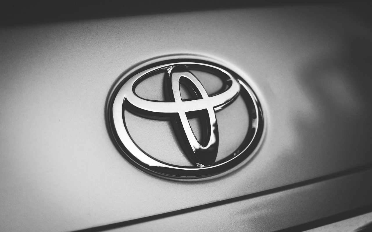 Логотип Toyota