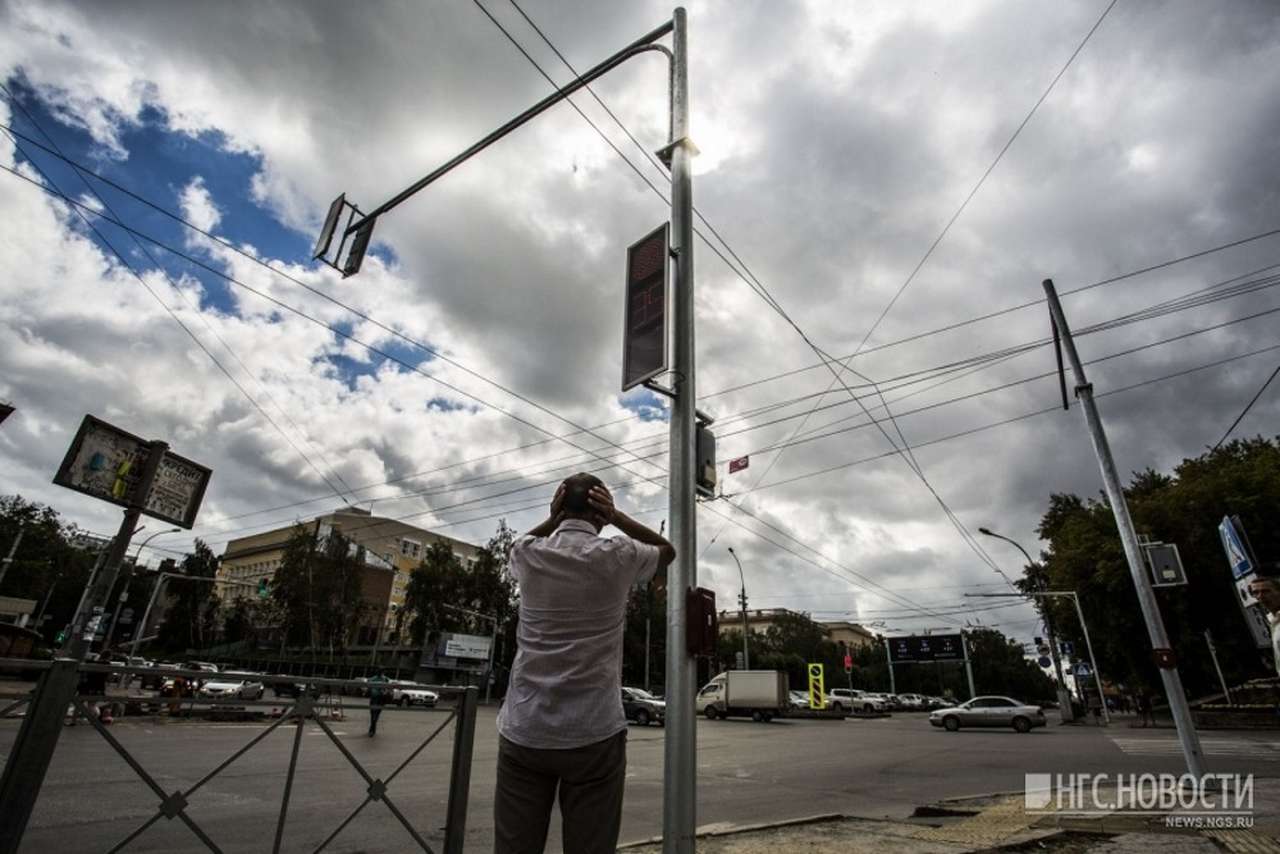 Новые светофоры оставили полквартала без сна