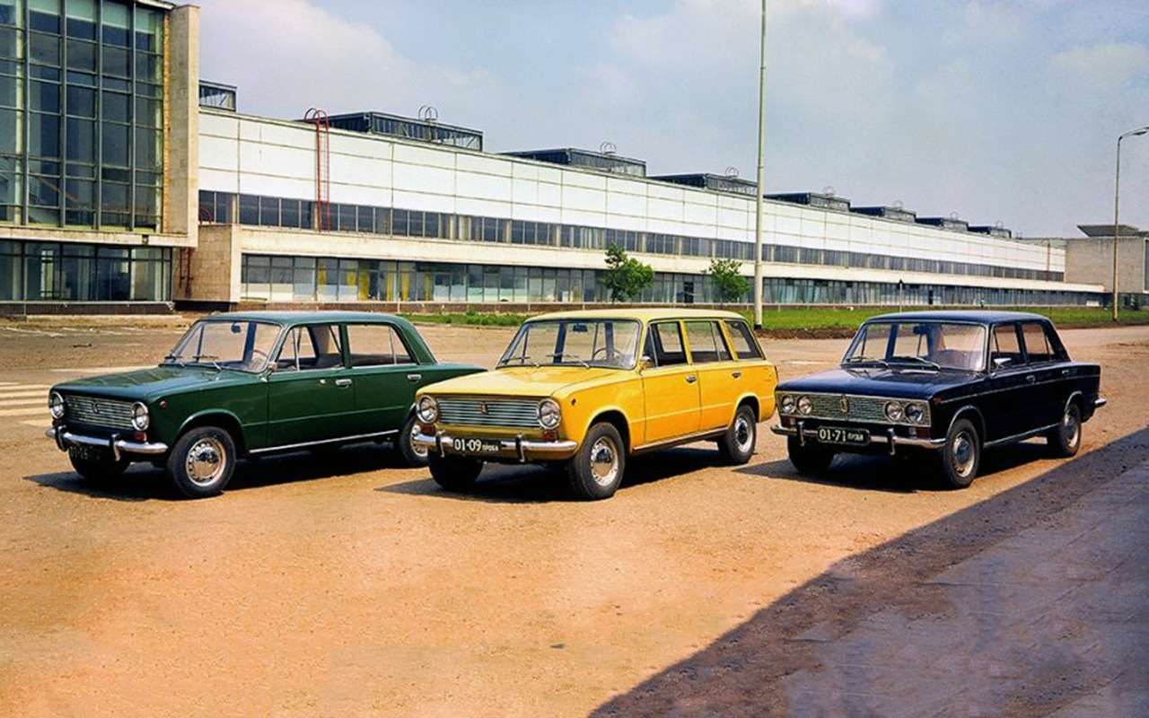 Первые Жигули выпускались в семи различных цветах – белый, серый, палевый, вишневый, темно-зеленый, светло-голубой и синий.