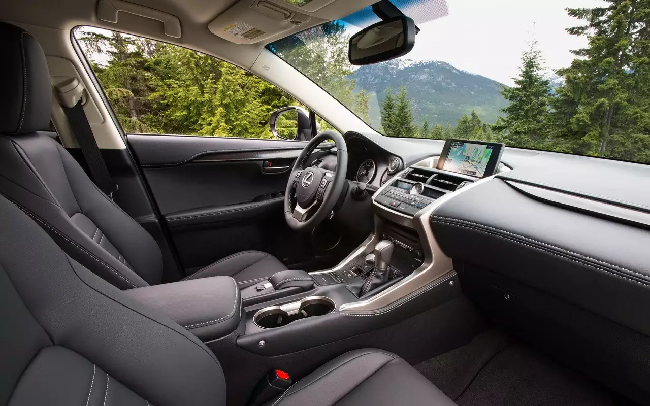 Интерьер Lexus NX