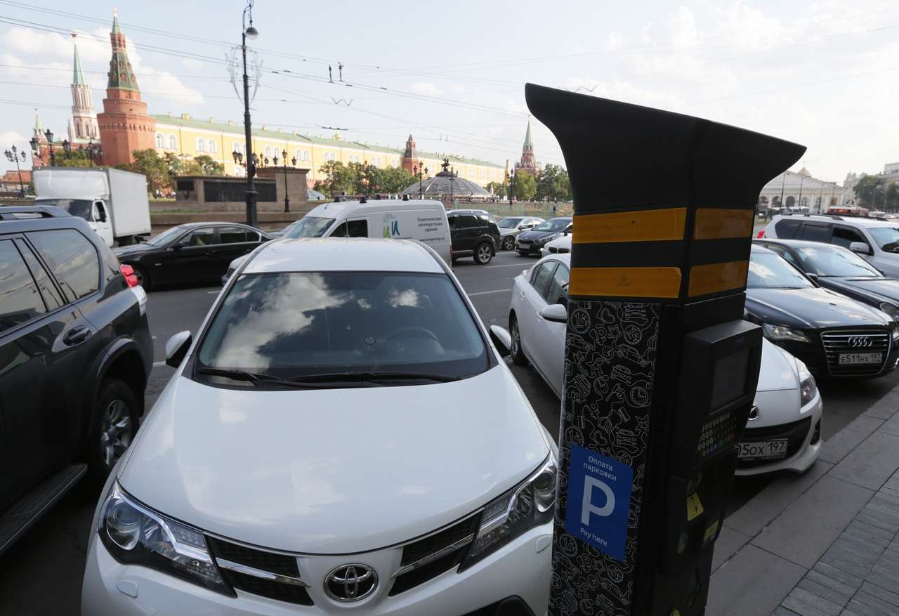 Бесплатную парковку по воскресеньям и праздникам отменят через год
