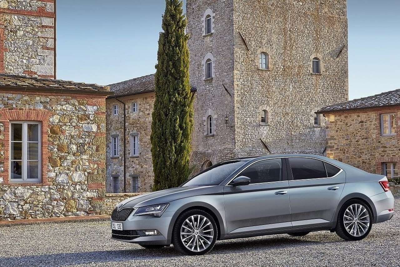 Skoda объявила российские цены на Superb
