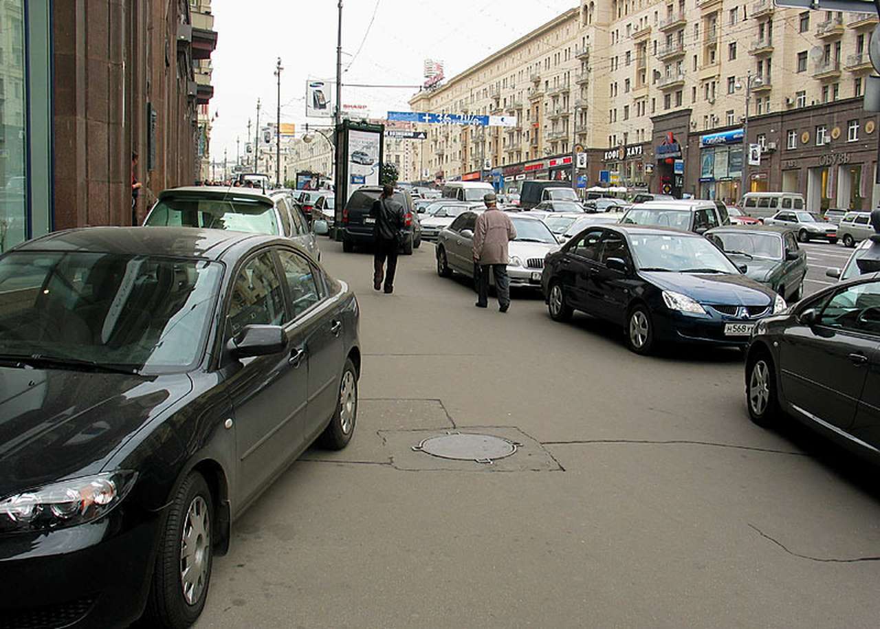 Парковаться на тротуарах не дадут столбики