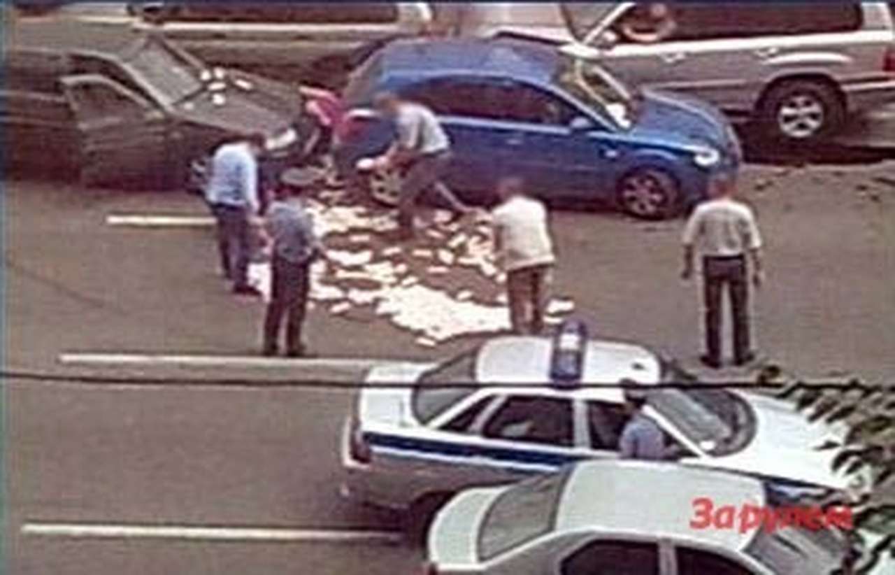 Чиновник выбросил взятку в 10 миллионов в окно автомобиля