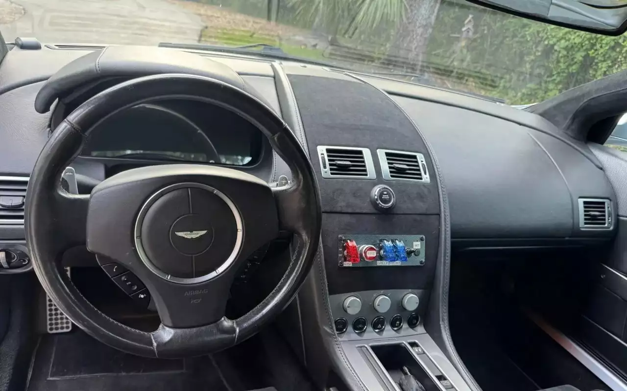Aston Martin DB9