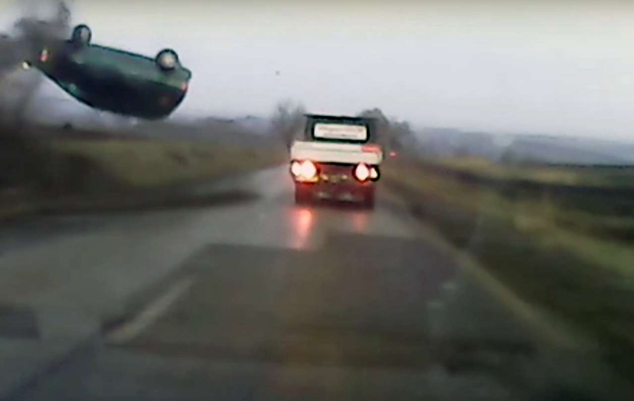 ДТП: подскок с переворотом (ВИДЕО)