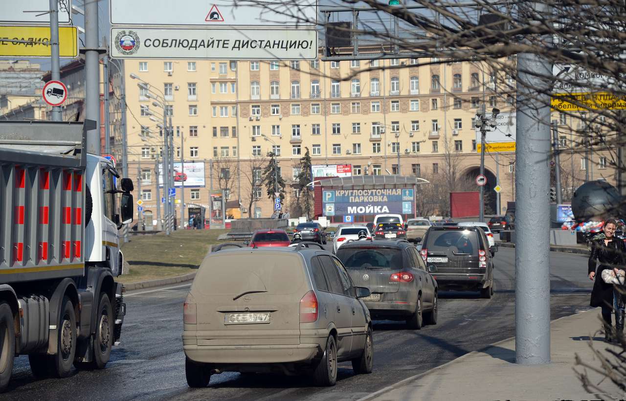 С 1 мая меняется время ограничения движения грузовиков по Москве 