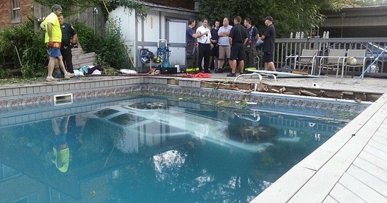 Пьяная женщина на внедорожнике въехала в бассейн