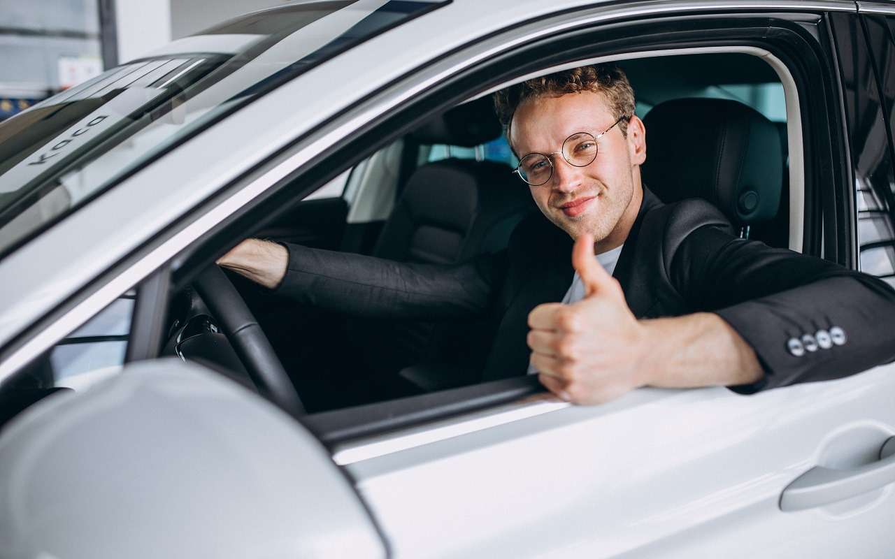 Пусть ваша машина всегда будет верным спутником: с Днем автомобилиста!