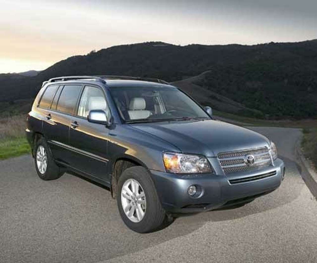 Toyota Highlander в июне станет гибридом