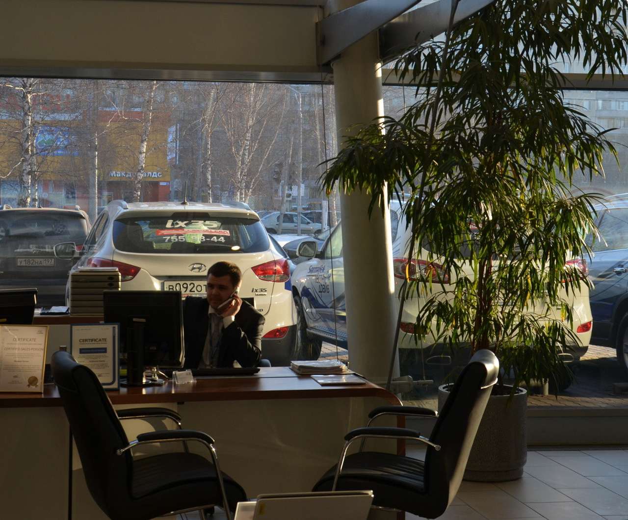 Россияне все больше интересуются дорогими автомобилями