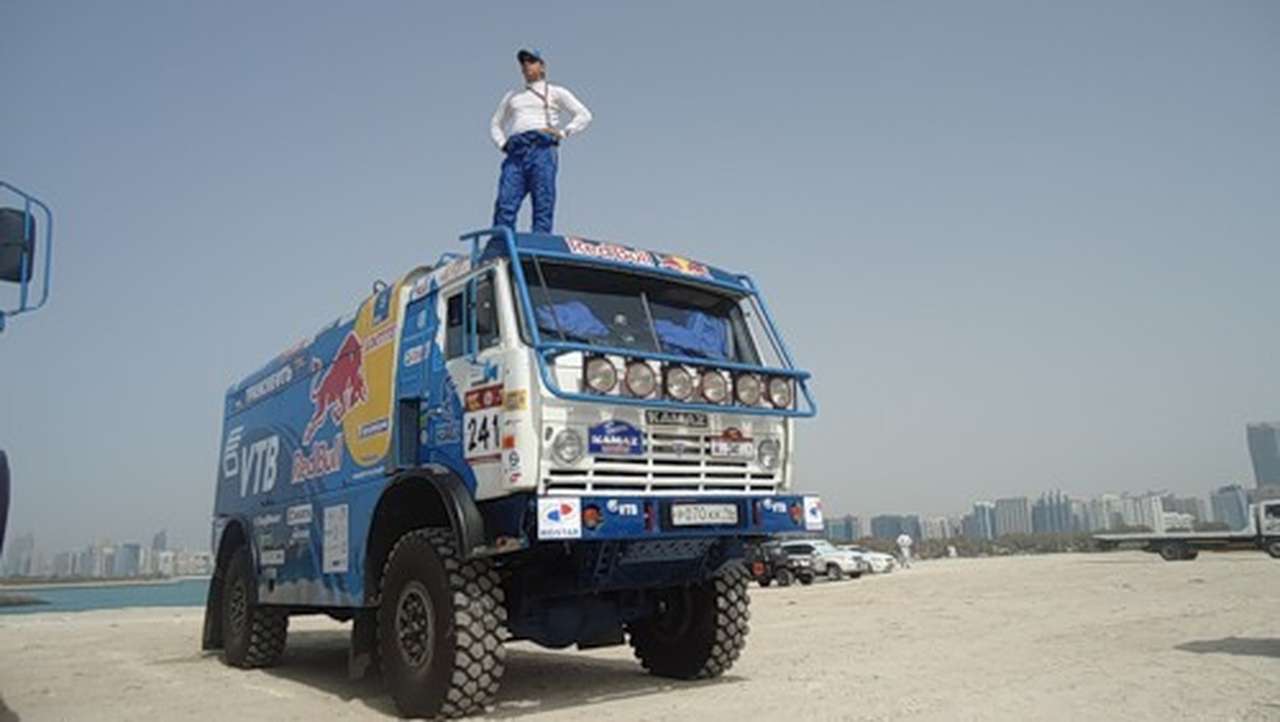 КАМАЗ-Мастер: 9-ое и 10-ое места в абсолютном зачете Абу Даби Дезерт Челлендж