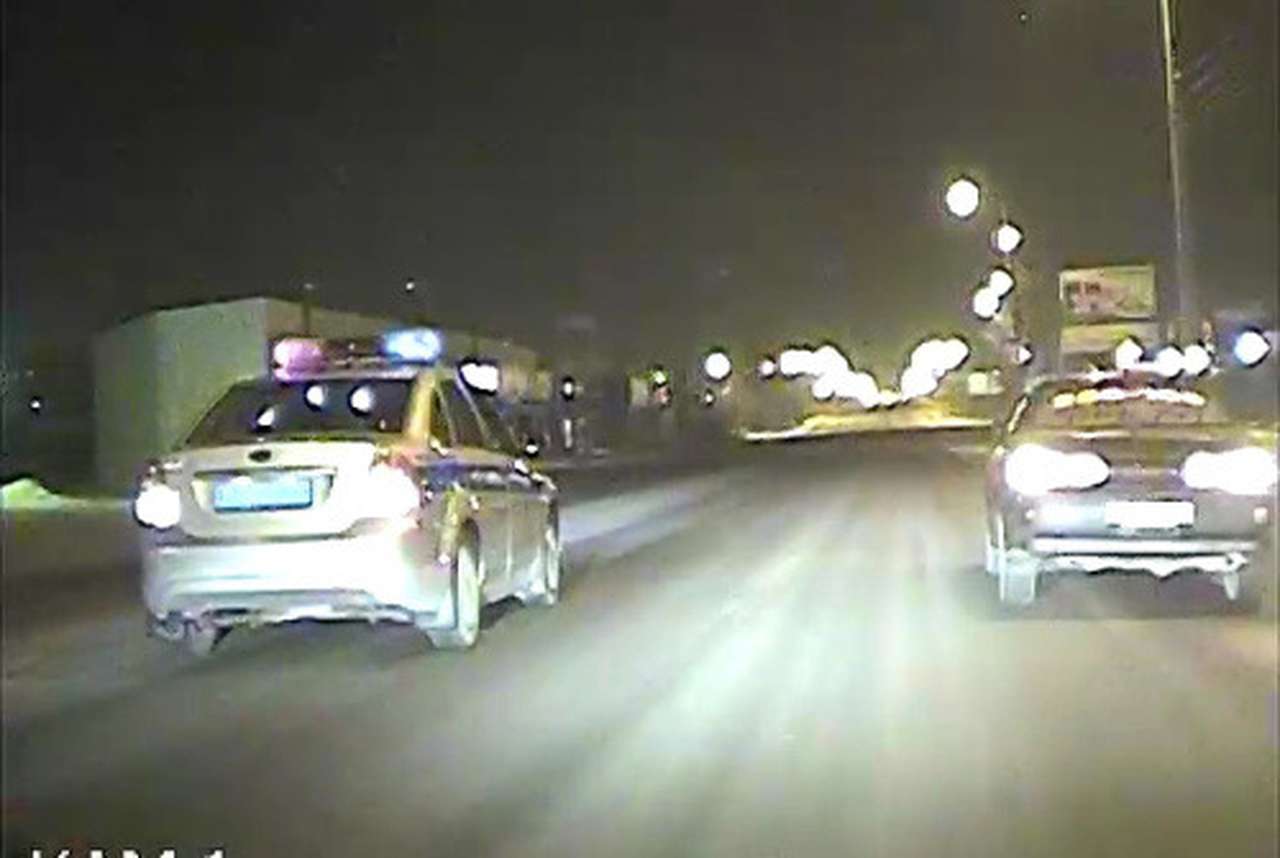 Угонщики едва не ушли от полиции на одном колесе 