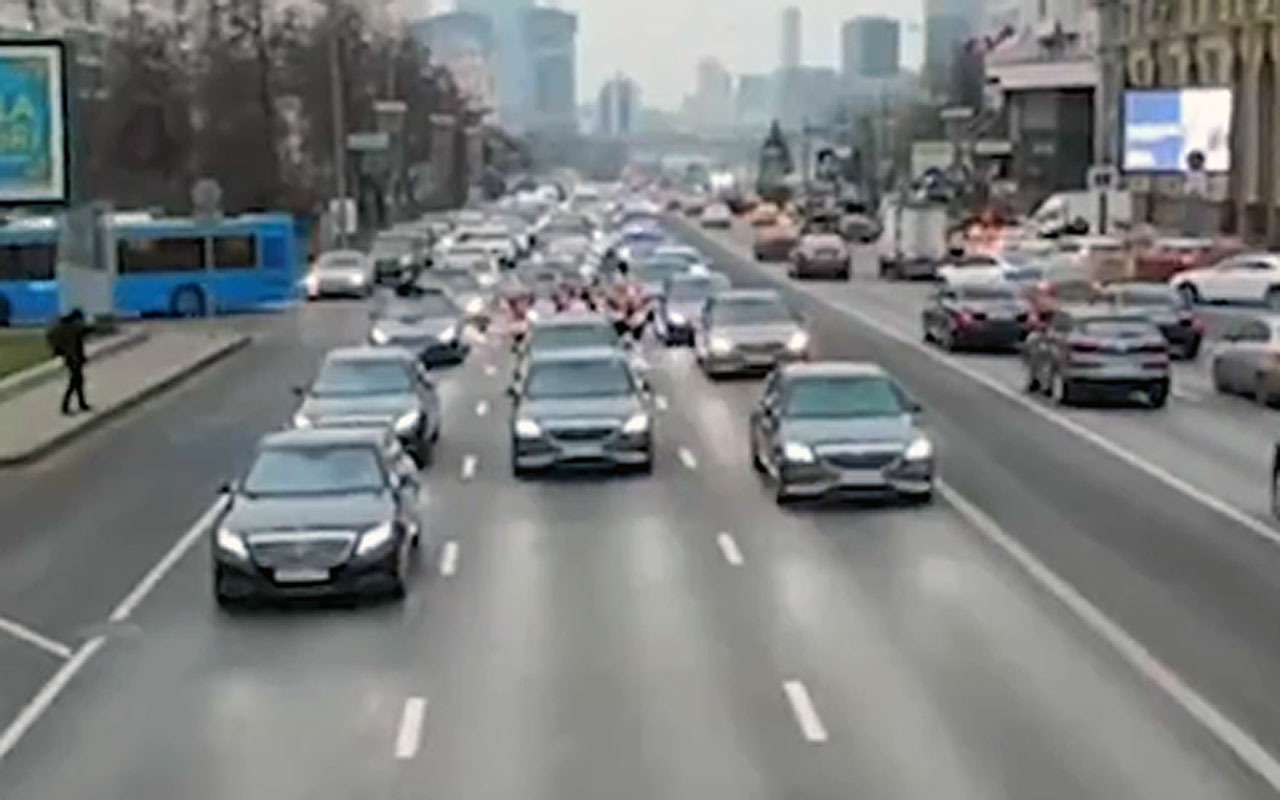 Очередной рэпер перекрыл движение на Новом Арбате ради клипа