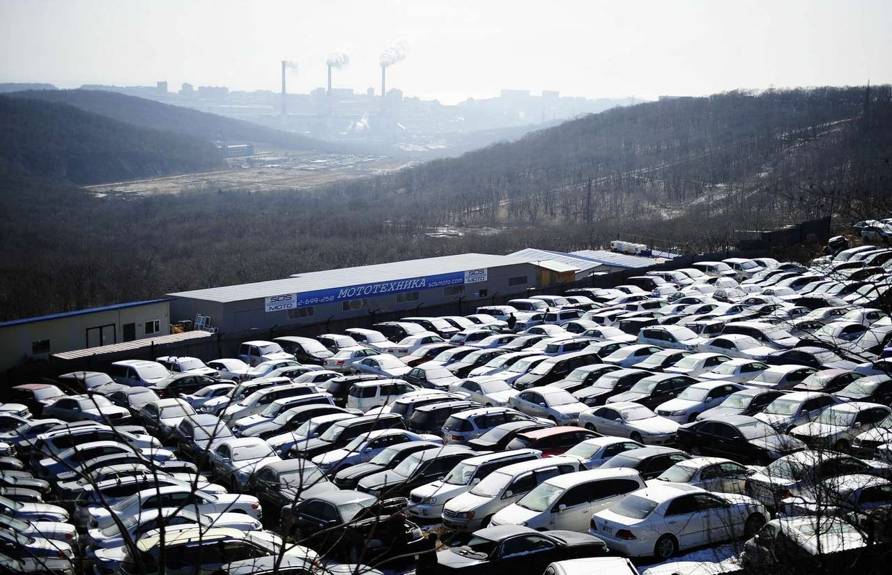 Перепродажи подержанных автомобилей снизились вслед за рынком новых машин