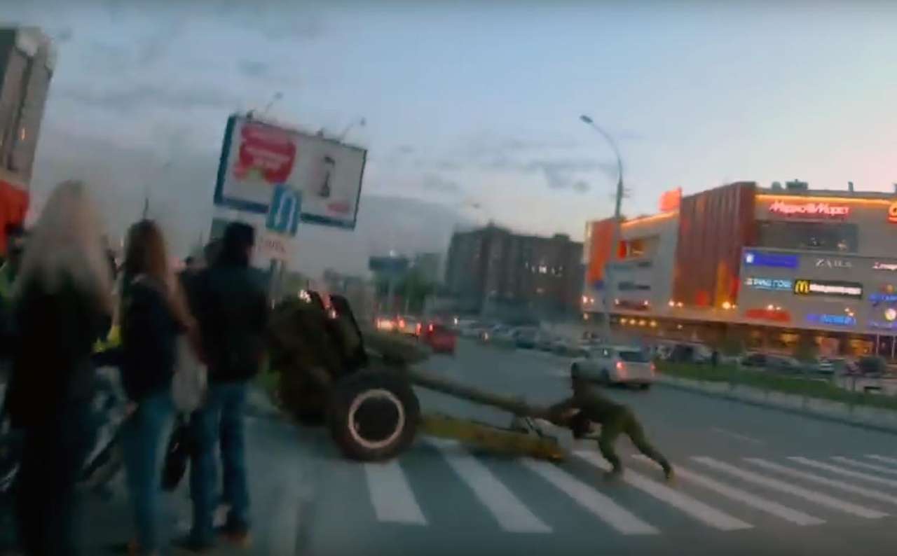 Сбежавшую пушку ловили всем миром