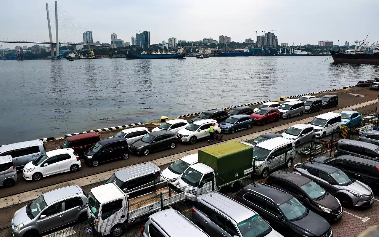 Россияне бросились скупать «японок» и «китайцев»: импорт подержанных авто бьет рекорды