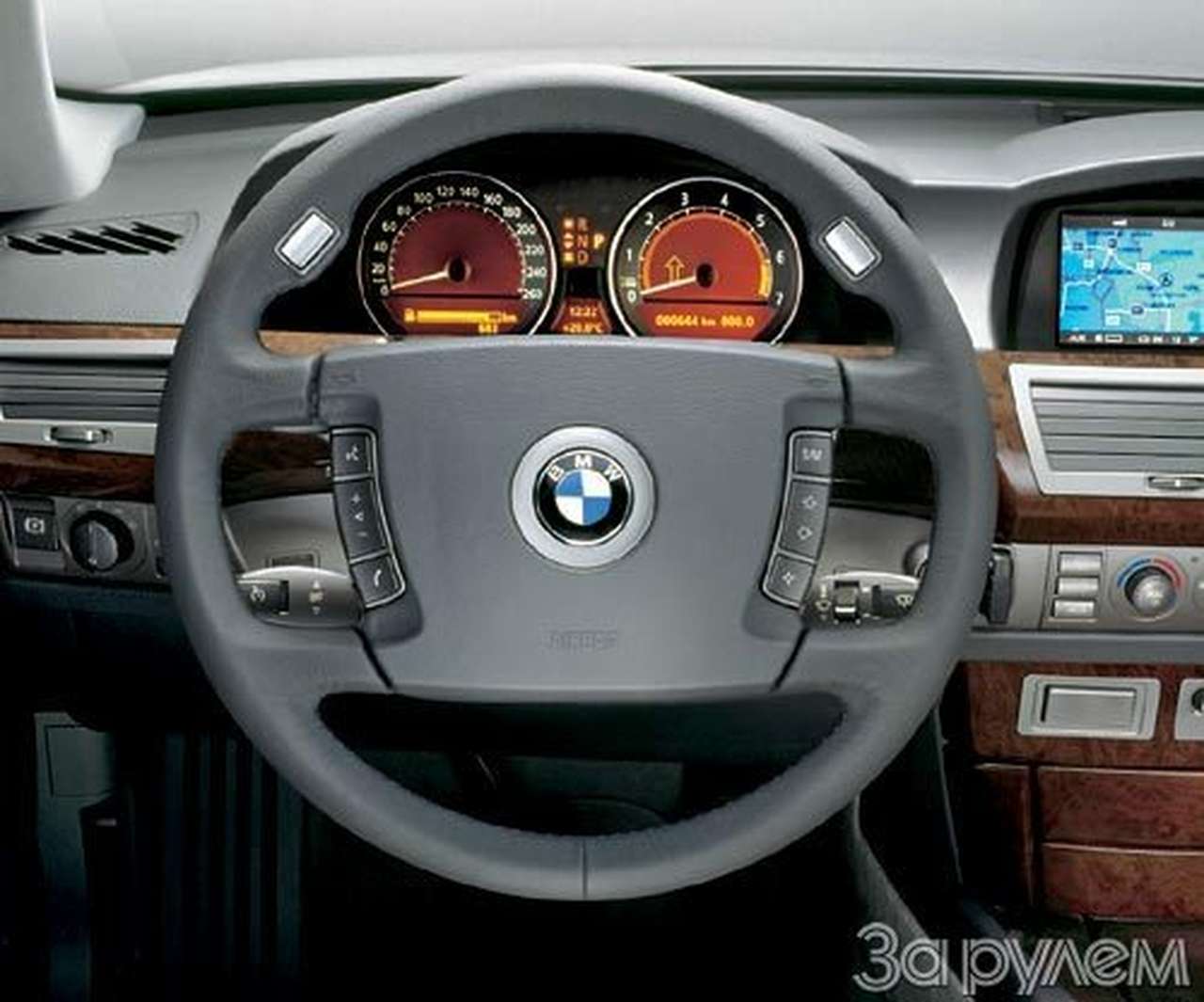 Как гуляют руки по штурвалу