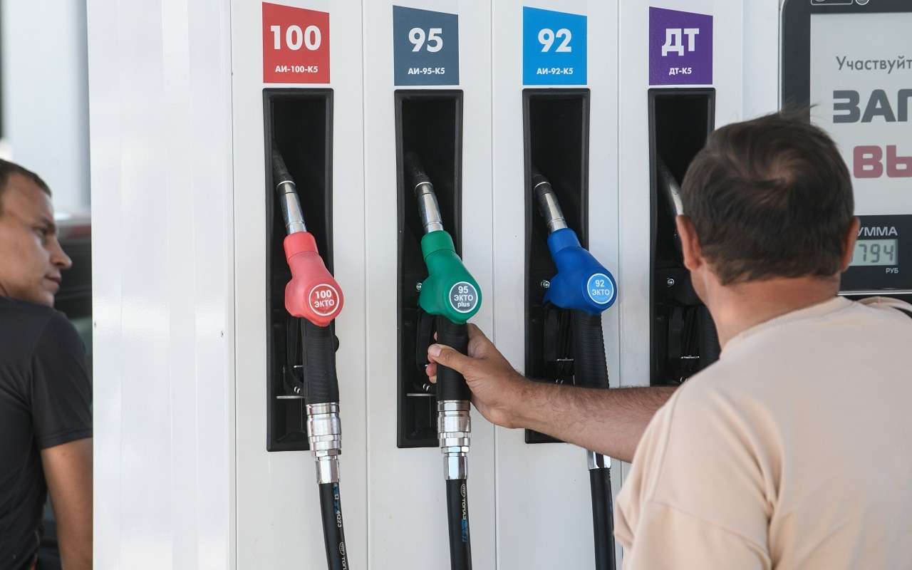 От чего сейчас зависят цены на бензин: ответ эксперта