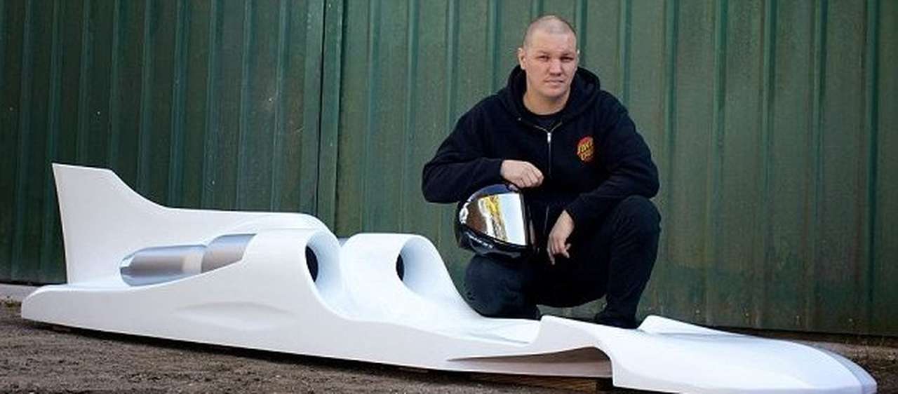 Австралиец собирается проехать на роликовых санях со скоростью 500 км/ч 