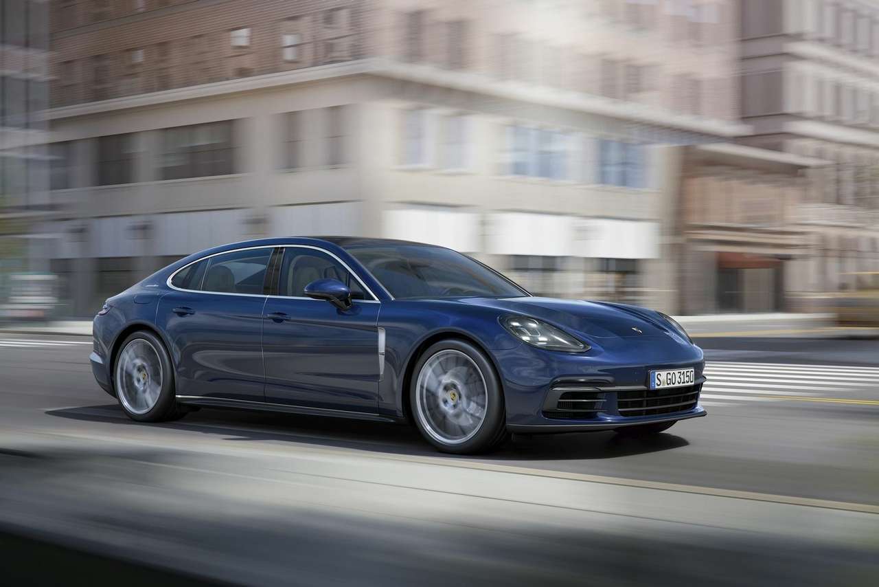 Растем в длину: Porsche Panamera превратился в лимузин