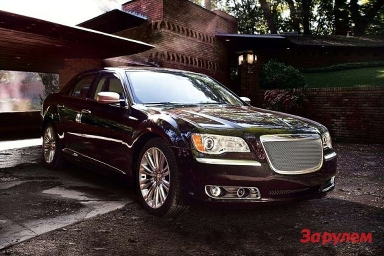 Автомобиль с моноприводом, V6 и новым «автоматом» расходует в смешанном цикле 10,2 л бензина на 100 км пути. Полноприводному аналогу на преодоление того же расстояния нужно уже на литр больше топлива
