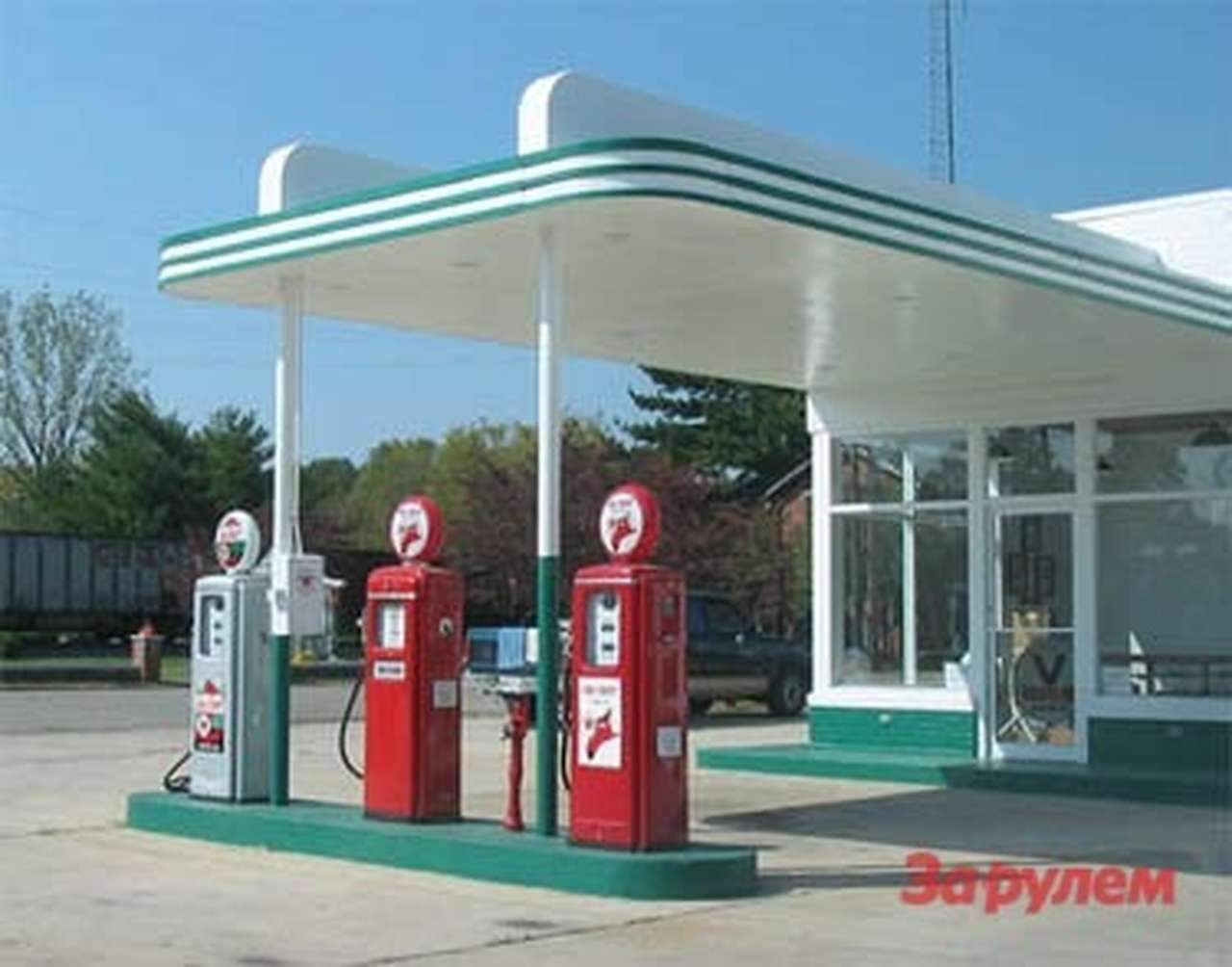 Дефицит бензина: рыночный рычаг вместо госдубины