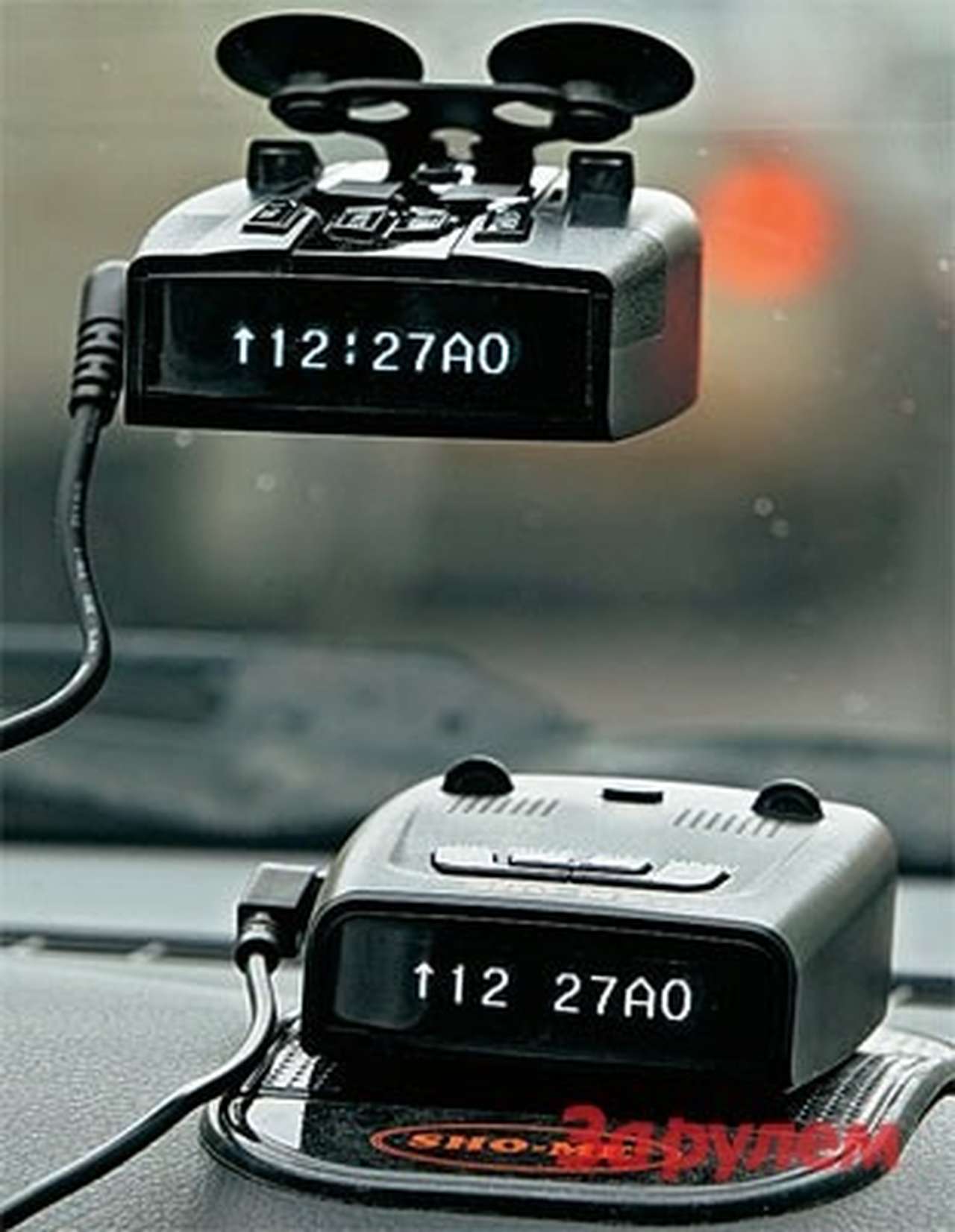 «Сильвер Стоун» и «Шо-Ми» (внизу) идентичны во всем, за исключением оформления корпуса. Правда, в момент закачивания обновлений для «Шо-Ми» была доступна более свежая информация. Тем, кто выберет «Сильвер Стоун», рекомендуем иметь это в виду и проверять сайты обоих устройств. 