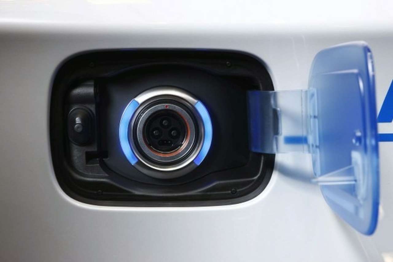 Появился стандарт розетки для электромобилей