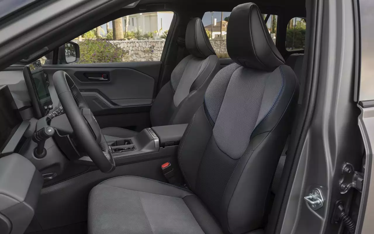 Интерьер Toyota RAV4
