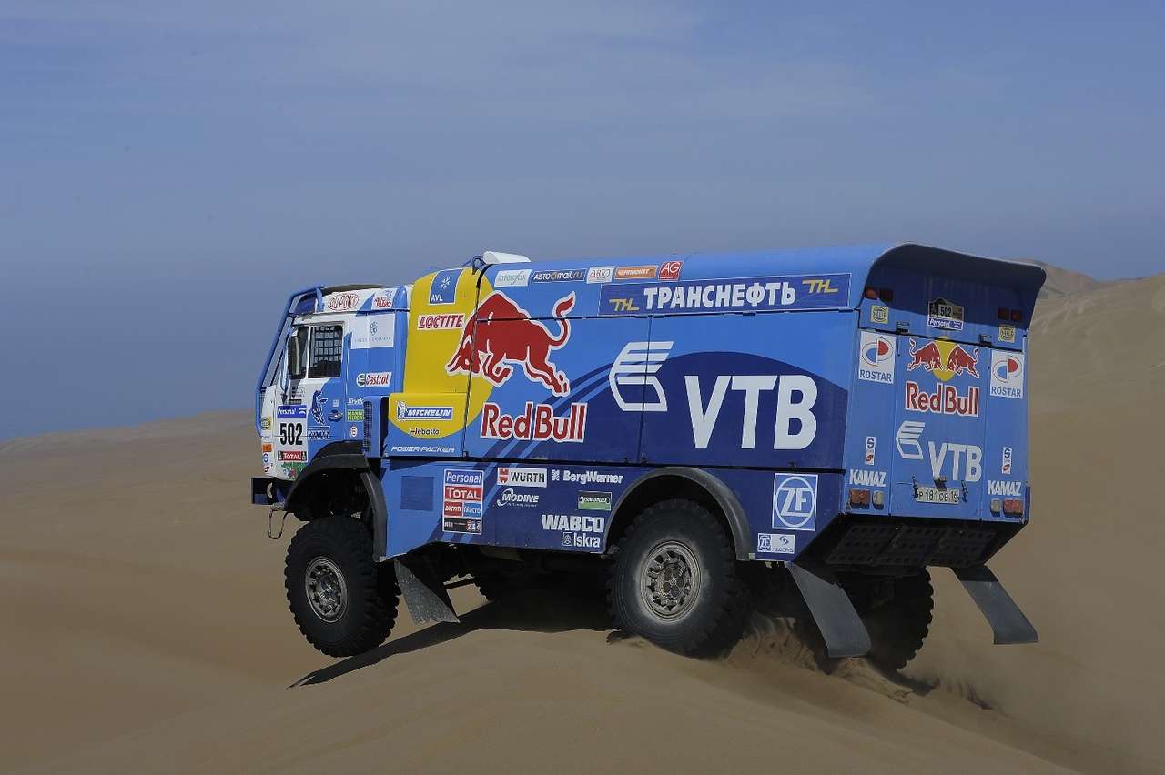 "Дакар" стартовал в Аргентине 1 января - и пока КАМАЗы не выиграли ни одного спецучастка