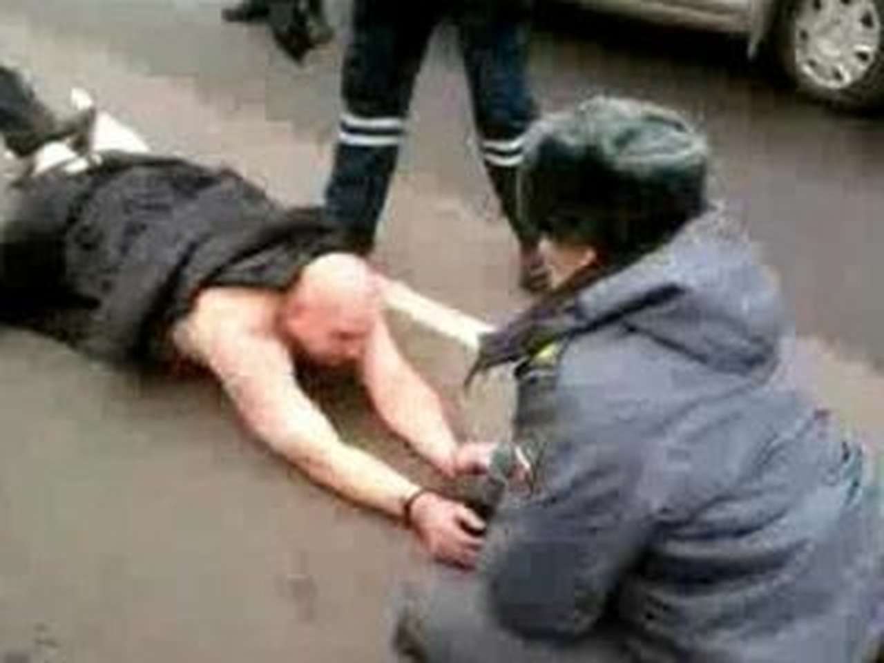 Полицейских, задержавших голого лихача, наградят