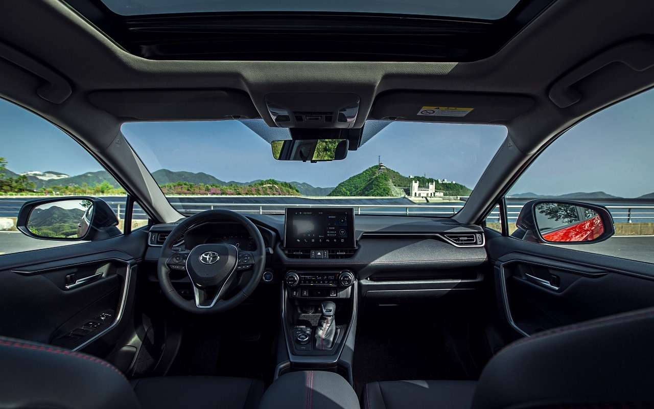 Интерьер Toyota Wildlander 2024