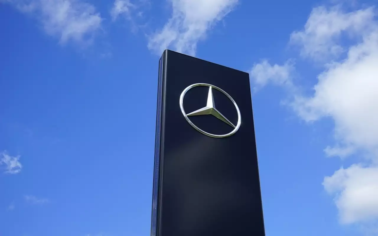 Рабочая неделя длиннее, зарплата прежняя: что Mercedes-Benz готовит сотрудникам