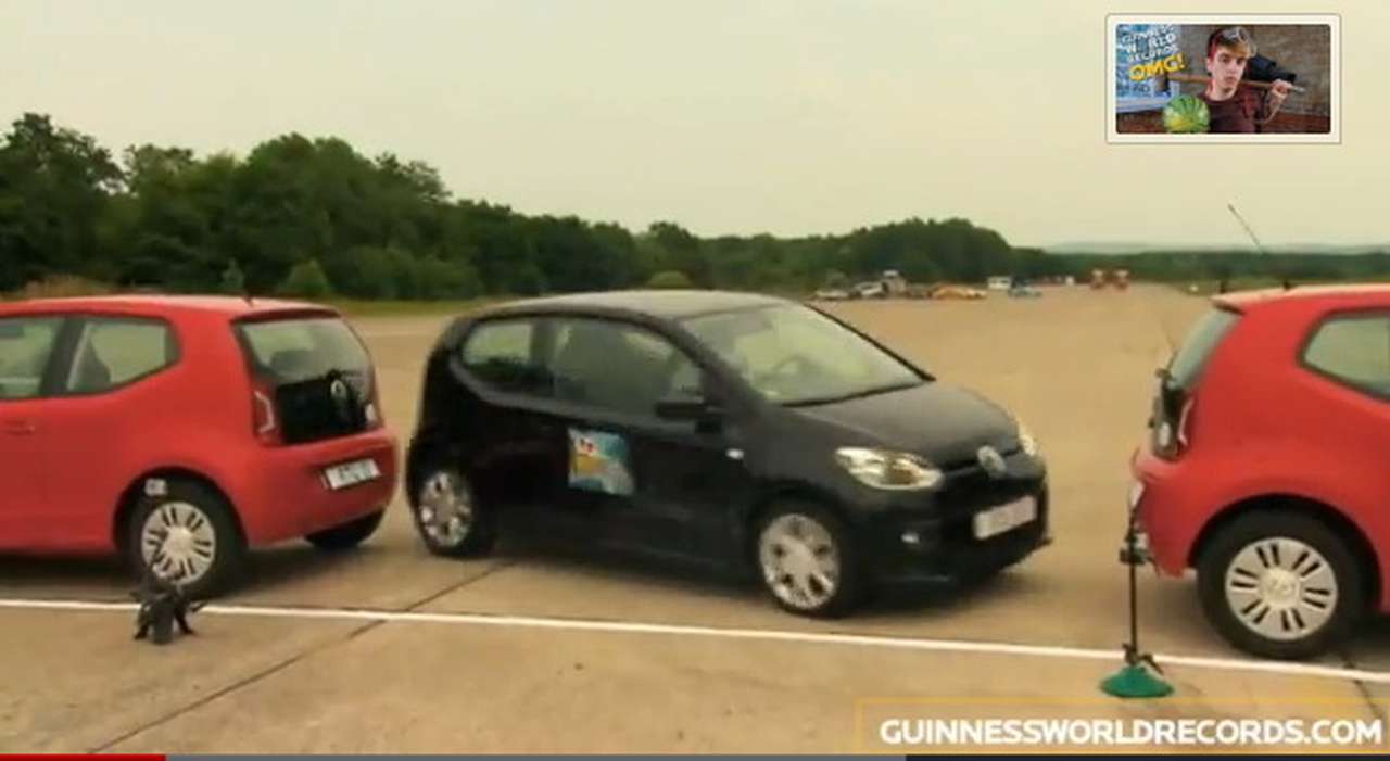 Поставлен новый рекорд Гиннесса по параллельной парковке 
