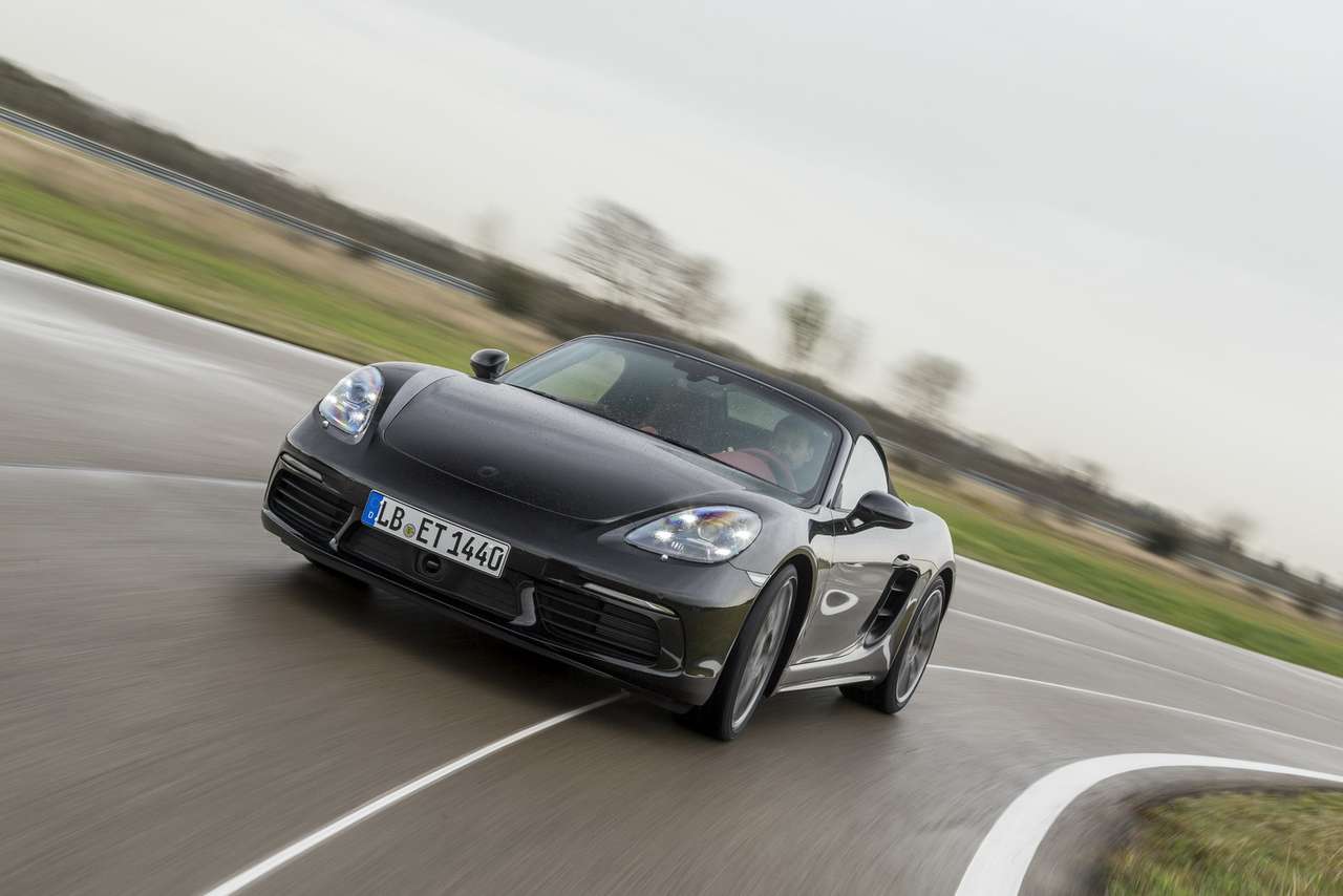 Оператив ЗР: тест-драйв Porsche 718 Boxster — техника на грани фантазии