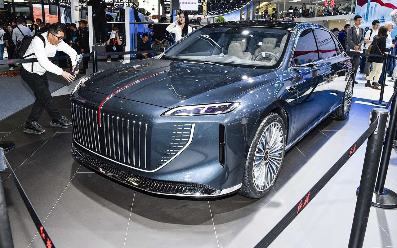 Hongqi E702