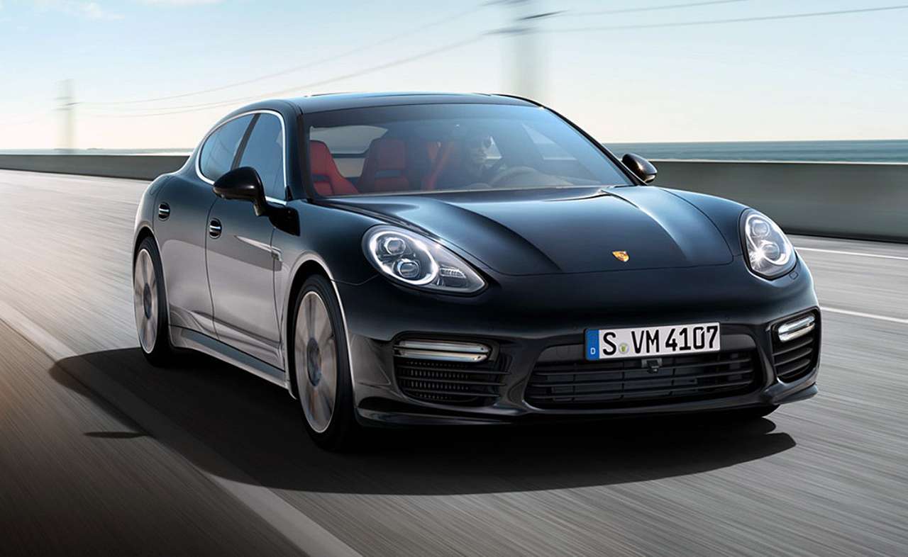Жительница Подмосковья требует 100 миллионов за ущерб от сгоревшего Porsche Panamera